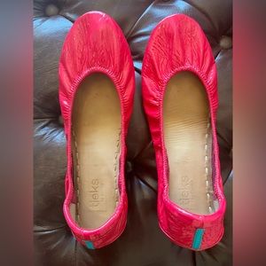 Tieks razzleberry size 9